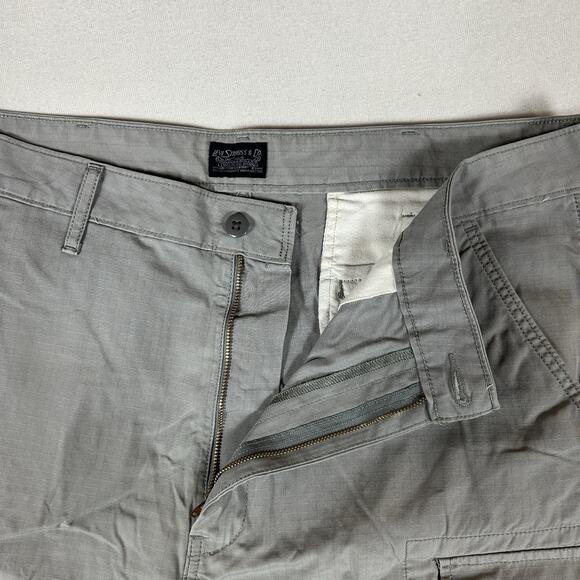 Levi’s Carrier Cargo Shorts Men's 38 Gray Ripstop Outdoor Pockets Hiking Casual - Picture 3 of 12